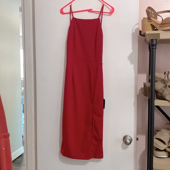 Lulu’s backless dress - Picture 3 of 4